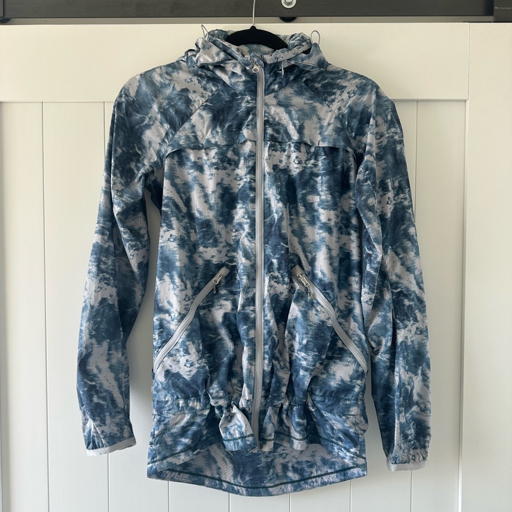 lululemon Blue/Gray Tie-Dye Pack It Up Jacket, Size 4